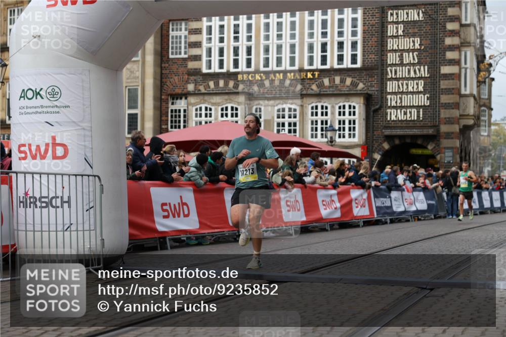 05.10.2025 - 20. swb-Marathon Bremen Yannick Fuchs http://msf.ph/oto/9235852 05.10.2025 10:37:22 Ziel 9565, 11213 meine-sportfotos.de