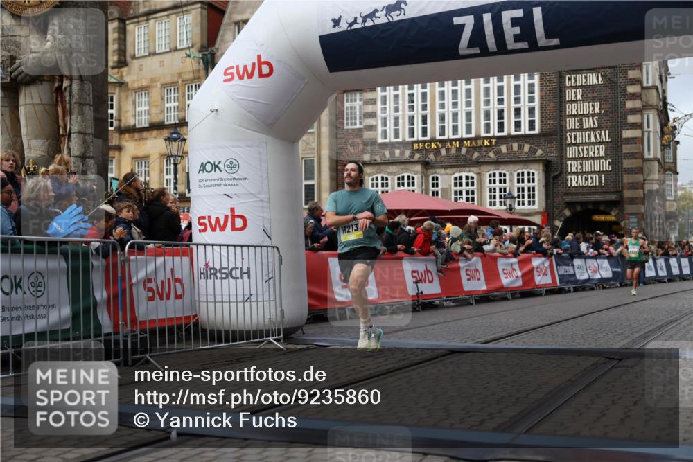 05.10.2025 - 20. swb-Marathon Bremen Yannick Fuchs http://msf.ph/oto/9235860 05.10.2025 10:37:22 Ziel 9565, 11213 meine-sportfotos.de