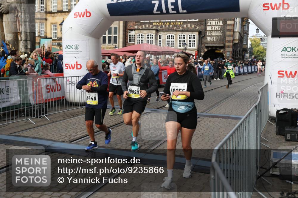 05.10.2025 - 20. swb-Marathon Bremen Yannick Fuchs http://msf.ph/oto/9235866 05.10.2025 11:05:24 Ziel 9440, 9515, 9690, 9908, 9944, 9978, 10018, 10021, 10255, 10343, 10990, 11323, 11501, 11540, 11650, 11707 meine-sportfotos.de