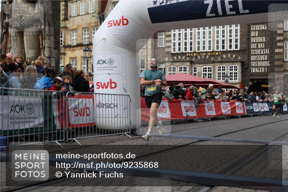 05.10.2025 - 20. swb-Marathon Bremen Yannick Fuchs http://msf.ph/oto/9235868 05.10.2025 10:37:23 Ziel 9565, 11213 meine-sportfotos.de