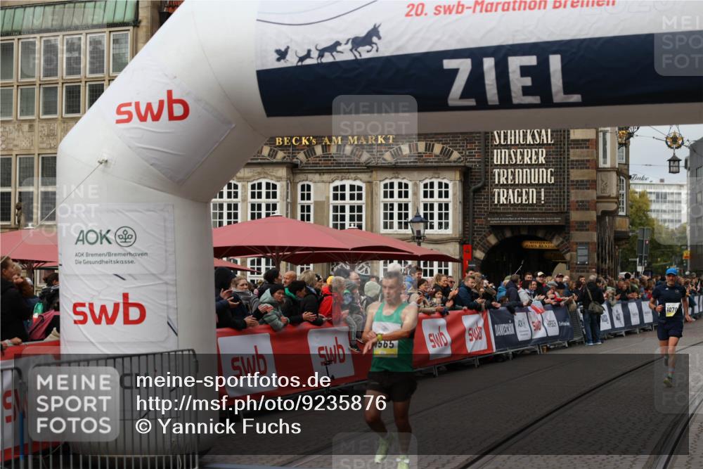 05.10.2025 - 20. swb-Marathon Bremen Yannick Fuchs http://msf.ph/oto/9235876 05.10.2025 10:37:25 Ziel 9565, 10704, 11213 meine-sportfotos.de
