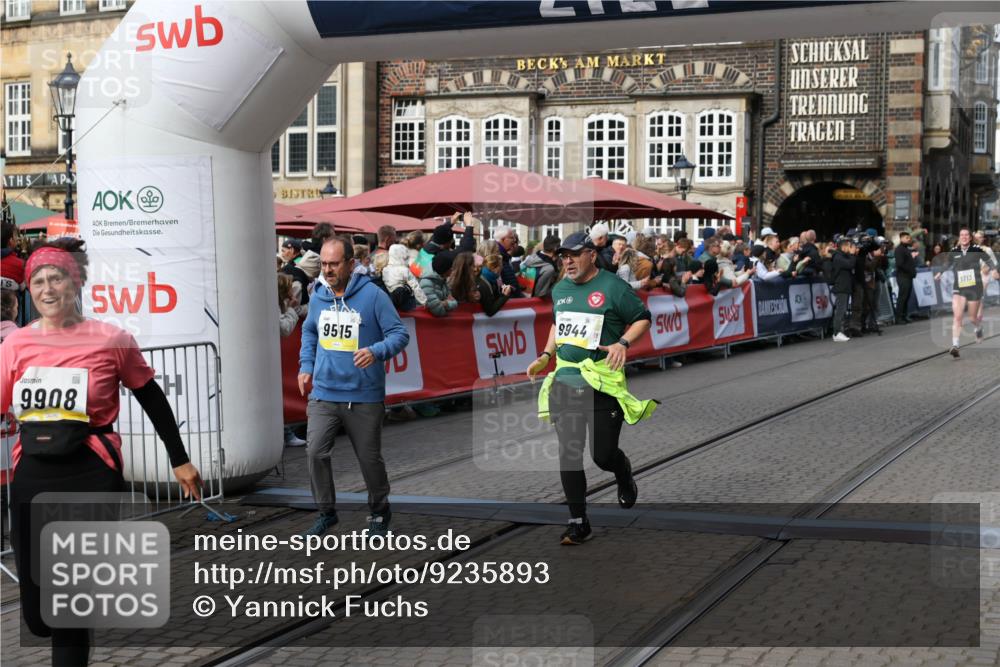 05.10.2025 - 20. swb-Marathon Bremen Yannick Fuchs http://msf.ph/oto/9235893 05.10.2025 11:05:28 Ziel 9440, 9515, 9690, 9713, 9908, 9944, 10255, 10828, 10990, 11106, 11501, 11540, 11707 meine-sportfotos.de