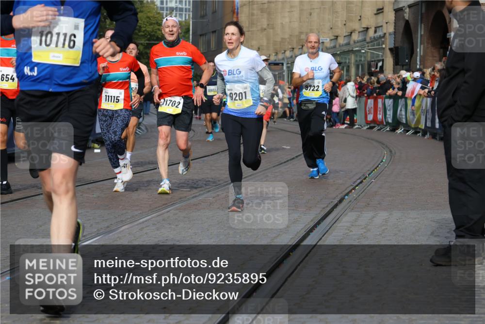 05.10.2025 - 20. swb-Marathon Bremen Strokosch-Dieckow http://msf.ph/oto/9235895 05.10.2025 10:55:19 Ziel 9201, 9350, 9514, 9654, 9722, 9881, 9902, 9933, 10116, 10256, 10260, 10970, 11042, 11115, 11380, 11431, 11702 meine-sportfotos.de