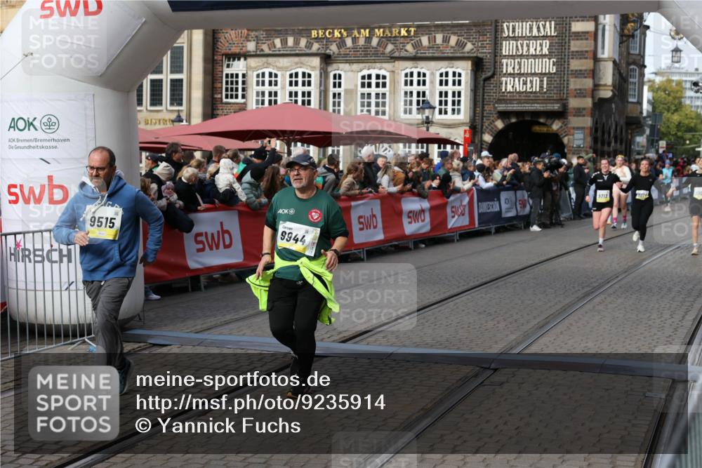 05.10.2025 - 20. swb-Marathon Bremen Yannick Fuchs http://msf.ph/oto/9235914 05.10.2025 11:05:28 Ziel 9440, 9515, 9690, 9713, 9908, 9944, 10255, 10828, 10990, 11106, 11501, 11540, 11707 meine-sportfotos.de