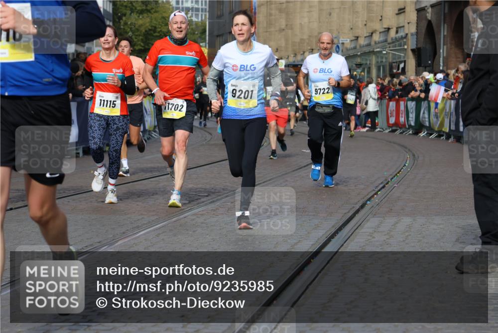 05.10.2025 - 20. swb-Marathon Bremen Strokosch-Dieckow http://msf.ph/oto/9235985 05.10.2025 10:55:20 Ziel 9201, 9350, 9514, 9654, 9722, 9881, 9902, 9933, 10116, 10256, 10260, 10970, 11042, 11115, 11380, 11431, 11702 meine-sportfotos.de