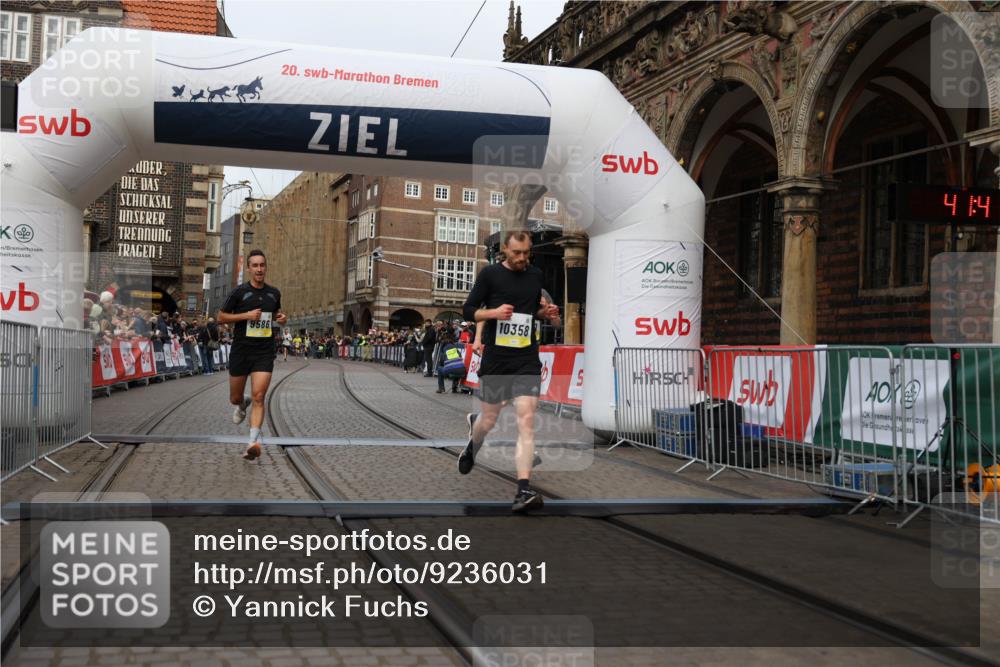 05.10.2025 - 20. swb-Marathon Bremen Yannick Fuchs http://msf.ph/oto/9236031 05.10.2025 10:37:36 Ziel 9586, 10358, 11021 meine-sportfotos.de