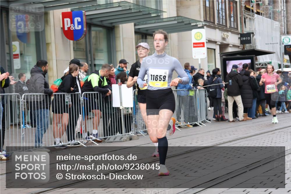 05.10.2025 - 20. swb-Marathon Bremen Strokosch-Dieckow http://msf.ph/oto/9236045 05.10.2025 10:44:07 Ziel 9361, 9897, 10044, 10505, 10554, 10666, 10816, 11659, 11666, 9361, 9897, 10044, 10505, 10554, 10666, 10816, 11659, 11666 meine-sportfotos.de