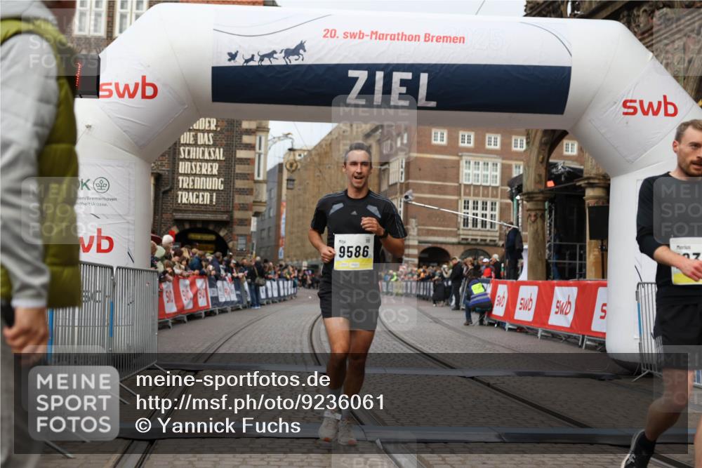 05.10.2025 - 20. swb-Marathon Bremen Yannick Fuchs http://msf.ph/oto/9236061 05.10.2025 10:37:37 Ziel 9586, 10358, 11021 meine-sportfotos.de