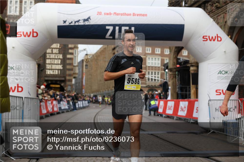 05.10.2025 - 20. swb-Marathon Bremen Yannick Fuchs http://msf.ph/oto/9236073 05.10.2025 10:37:38 Ziel 9586, 10358, 11021 meine-sportfotos.de