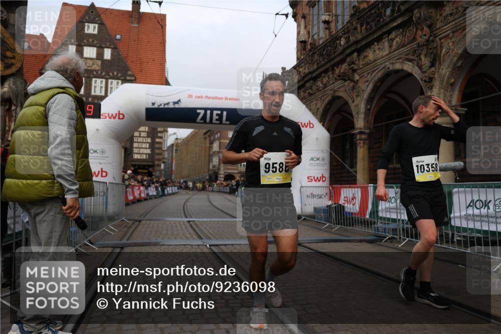 05.10.2025 - 20. swb-Marathon Bremen Yannick Fuchs http://msf.ph/oto/9236098 05.10.2025 10:37:39 Ziel 9586, 10358, 11021 meine-sportfotos.de
