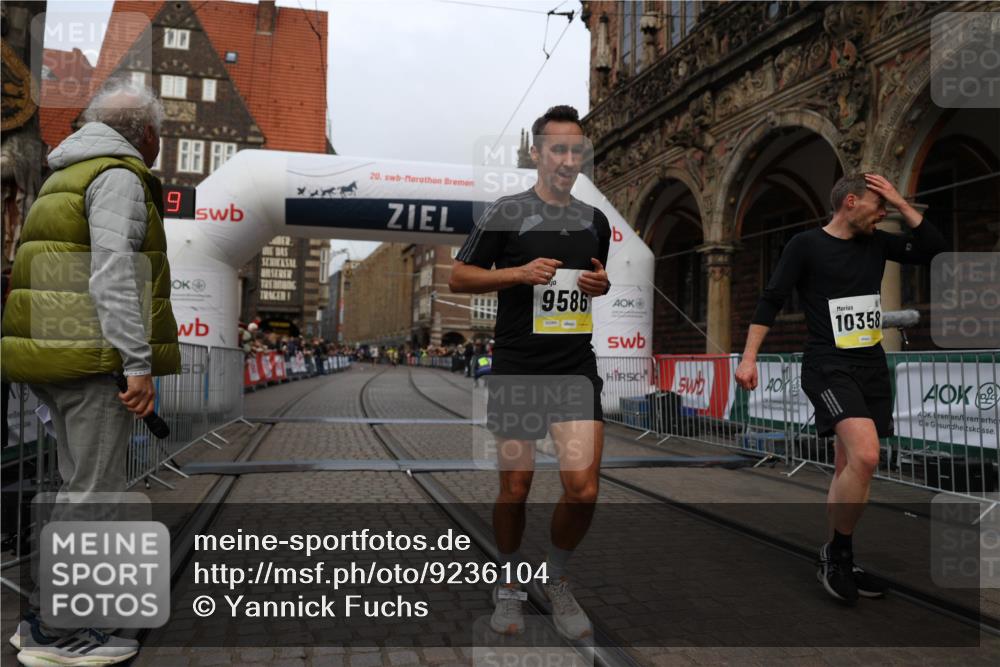 05.10.2025 - 20. swb-Marathon Bremen Yannick Fuchs http://msf.ph/oto/9236104 05.10.2025 10:37:39 Ziel 9586, 10358, 11021 meine-sportfotos.de