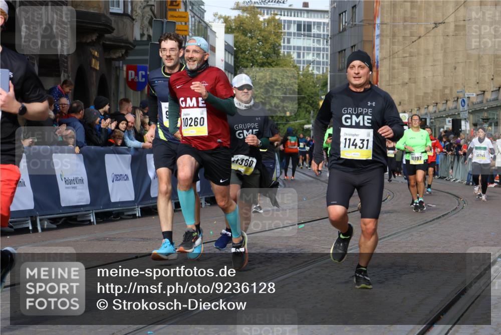 05.10.2025 - 20. swb-Marathon Bremen Strokosch-Dieckow http://msf.ph/oto/9236128 05.10.2025 10:55:26 Ziel 9722, 9856, 9902, 10111, 10256, 10260, 10262, 10745, 11025, 11197, 11380, 11431 meine-sportfotos.de