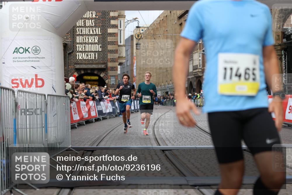 05.10.2025 - 20. swb-Marathon Bremen Yannick Fuchs http://msf.ph/oto/9236196 05.10.2025 10:38:06 Ziel 9755, 11328, 11465 meine-sportfotos.de