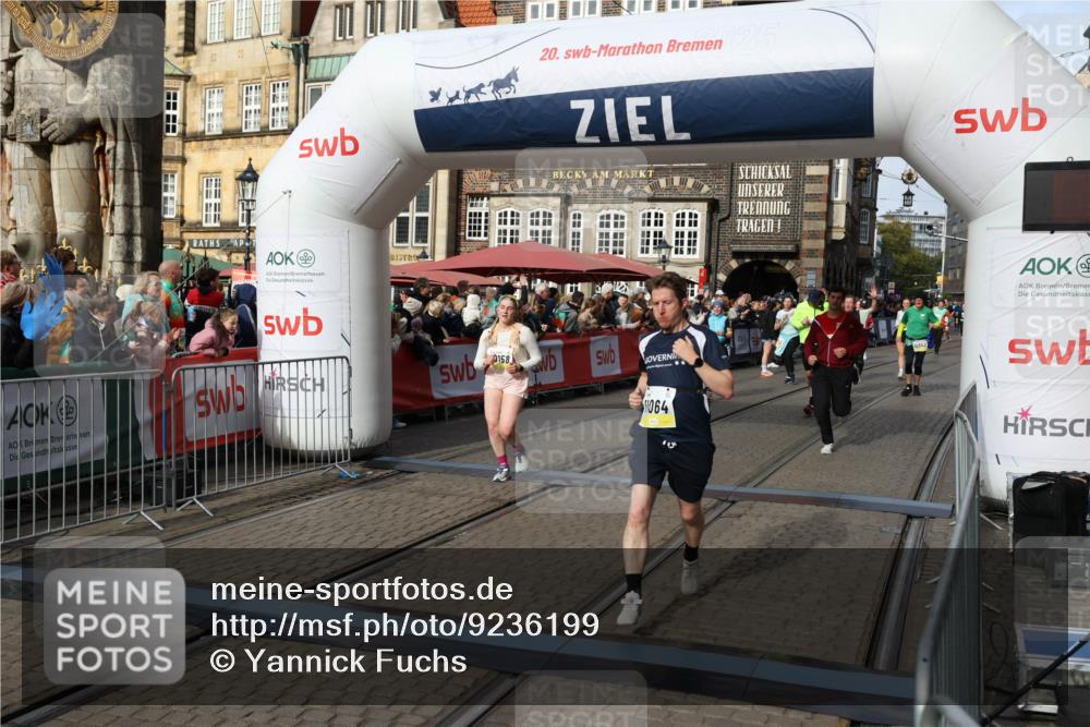 05.10.2025 - 20. swb-Marathon Bremen Yannick Fuchs http://msf.ph/oto/9236199 05.10.2025 11:05:34 Ziel 9515, 9713, 9944, 10025, 10158, 10289, 10511, 10542, 10828, 11064, 11106 meine-sportfotos.de
