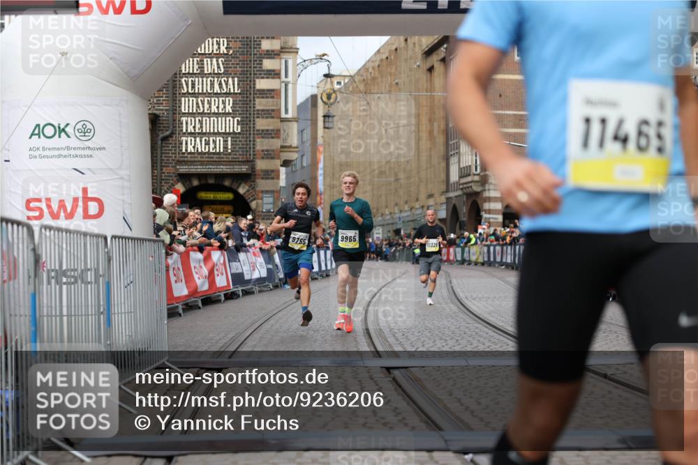 05.10.2025 - 20. swb-Marathon Bremen Yannick Fuchs http://msf.ph/oto/9236206 05.10.2025 10:38:06 Ziel 9755, 11328, 11465 meine-sportfotos.de