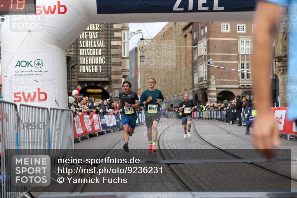 05.10.2025 - 20. swb-Marathon Bremen Yannick Fuchs http://msf.ph/oto/9236231 05.10.2025 10:38:07 Ziel 9755, 11328, 11465 meine-sportfotos.de