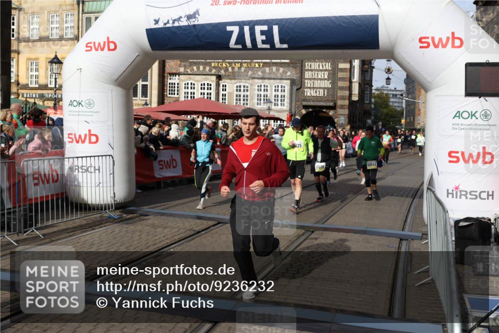 05.10.2025 - 20. swb-Marathon Bremen Yannick Fuchs http://msf.ph/oto/9236232 05.10.2025 11:05:37 Ziel 7654, 9713, 9752, 10025, 10158, 10289, 10426, 10511, 10542, 10828, 11064, 11106, 11164, 11676 meine-sportfotos.de