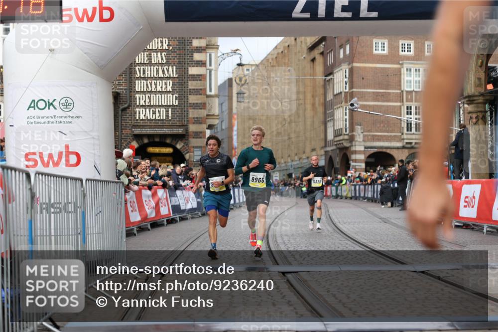 05.10.2025 - 20. swb-Marathon Bremen Yannick Fuchs http://msf.ph/oto/9236240 05.10.2025 10:38:07 Ziel 9755, 11328, 11465 meine-sportfotos.de