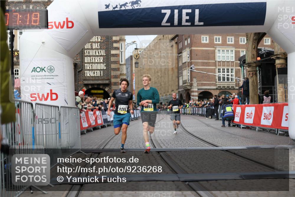 05.10.2025 - 20. swb-Marathon Bremen Yannick Fuchs http://msf.ph/oto/9236268 05.10.2025 10:38:07 Ziel 9755, 11328, 11465 meine-sportfotos.de