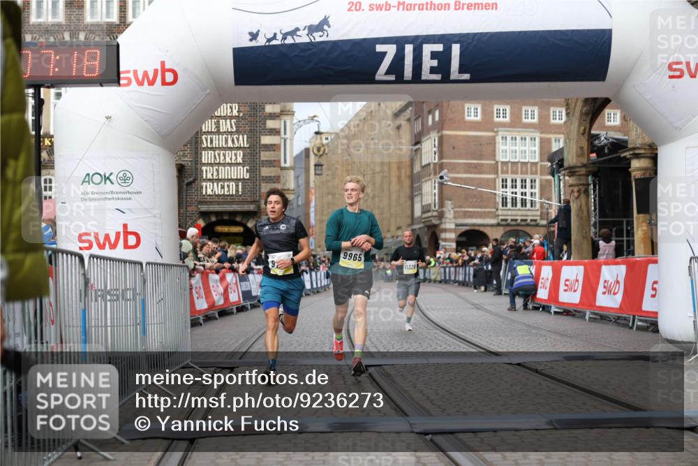 05.10.2025 - 20. swb-Marathon Bremen Yannick Fuchs http://msf.ph/oto/9236273 05.10.2025 10:38:08 Ziel 9755, 11328, 11465 meine-sportfotos.de