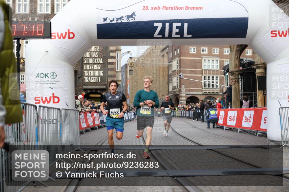 05.10.2025 - 20. swb-Marathon Bremen Yannick Fuchs http://msf.ph/oto/9236283 05.10.2025 10:38:08 Ziel 9755, 11328, 11465 meine-sportfotos.de