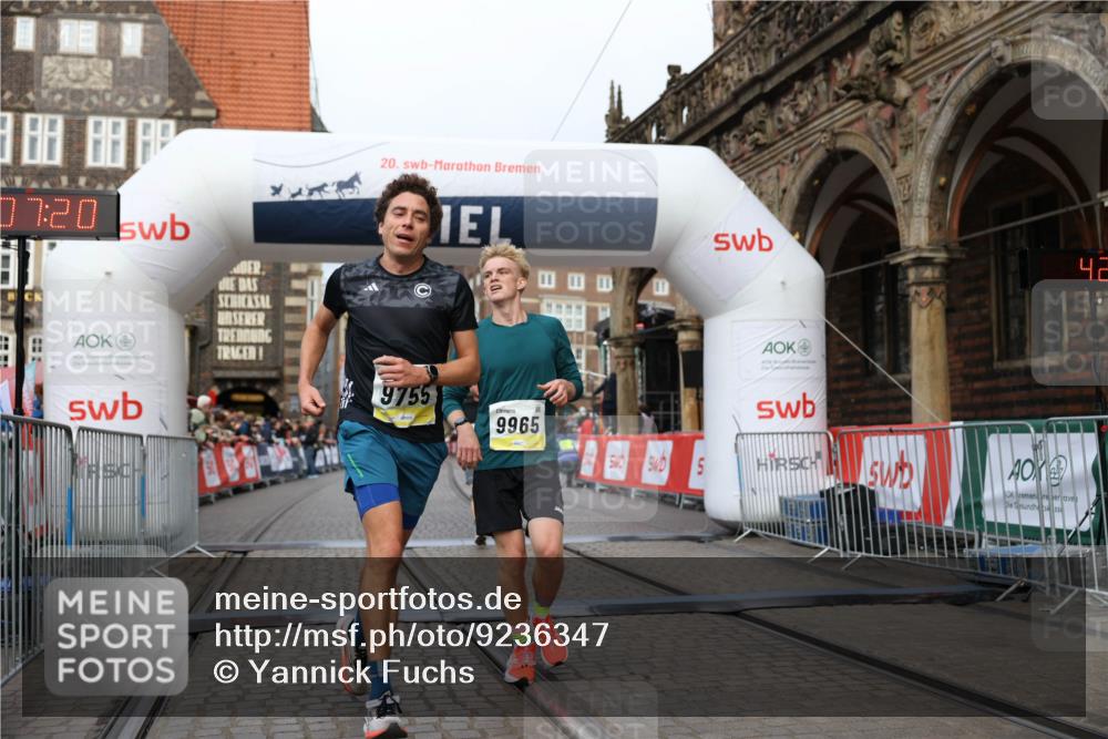 05.10.2025 - 20. swb-Marathon Bremen Yannick Fuchs http://msf.ph/oto/9236347 05.10.2025 10:38:09 Ziel 9755, 11328, 11465 meine-sportfotos.de