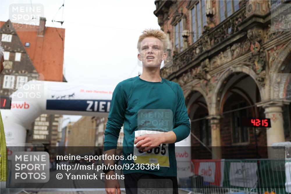 05.10.2025 - 20. swb-Marathon Bremen Yannick Fuchs http://msf.ph/oto/9236364 05.10.2025 10:38:11 Ziel 9755, 11328, 11465 meine-sportfotos.de