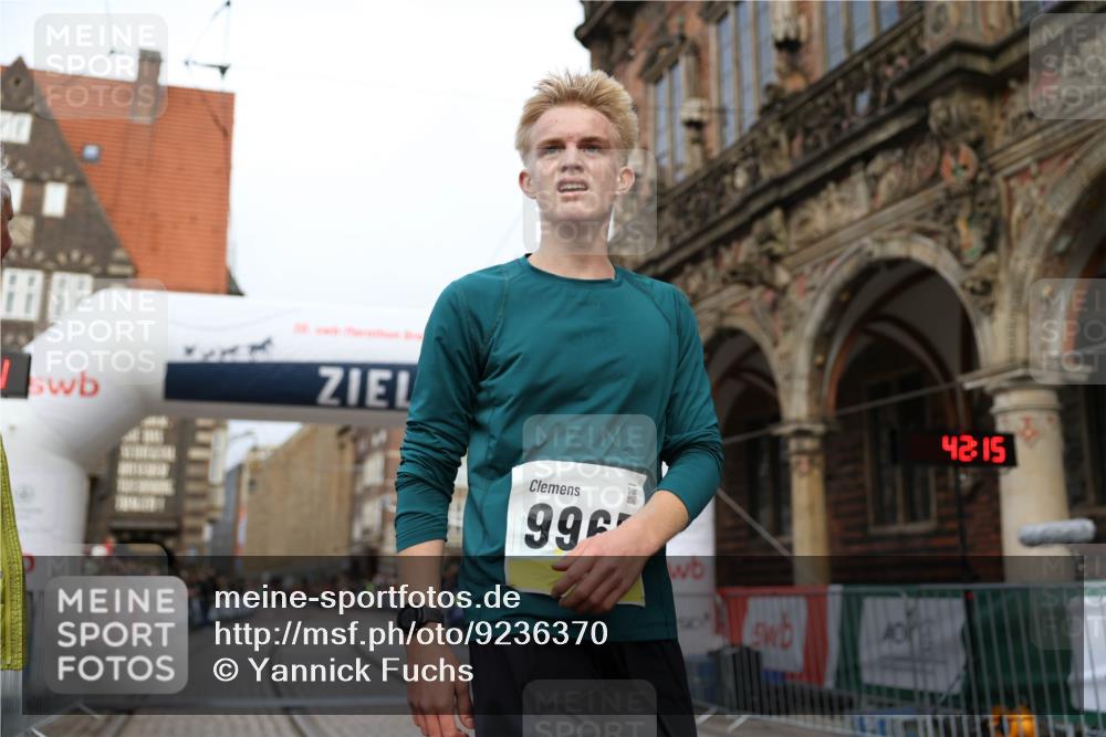 05.10.2025 - 20. swb-Marathon Bremen Yannick Fuchs http://msf.ph/oto/9236370 05.10.2025 10:38:11 Ziel 9755, 11328, 11465 meine-sportfotos.de