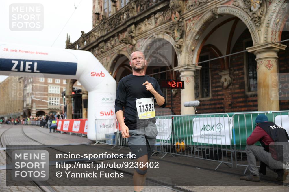 05.10.2025 - 20. swb-Marathon Bremen Yannick Fuchs http://msf.ph/oto/9236402 05.10.2025 10:38:12 Ziel 9755, 11328 meine-sportfotos.de