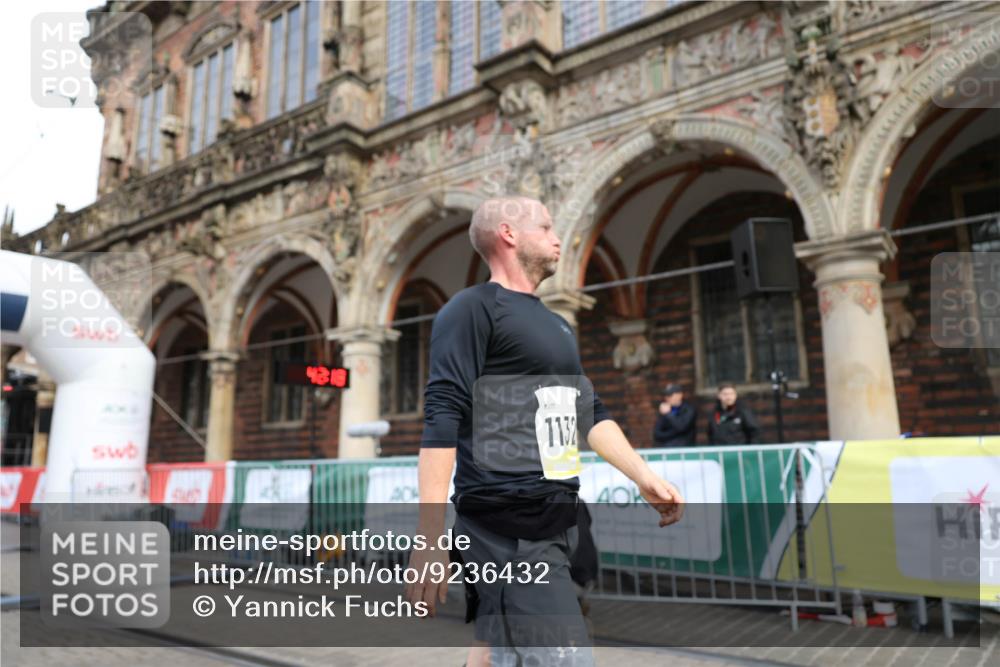 05.10.2025 - 20. swb-Marathon Bremen Yannick Fuchs http://msf.ph/oto/9236432 05.10.2025 10:38:14 Ziel 9755, 11328 meine-sportfotos.de