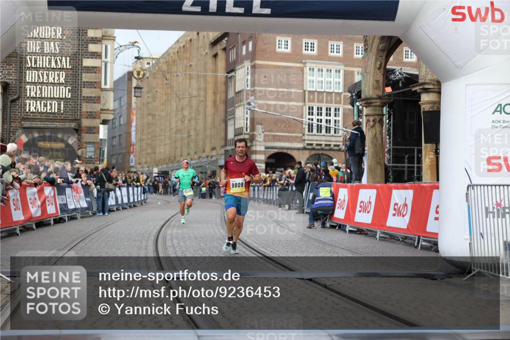 05.10.2025 - 20. swb-Marathon Bremen Yannick Fuchs http://msf.ph/oto/9236453 05.10.2025 10:38:26 Ziel 9809 meine-sportfotos.de