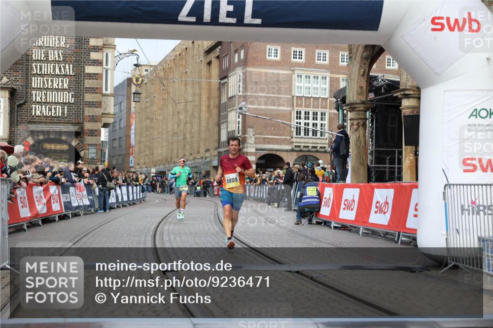 05.10.2025 - 20. swb-Marathon Bremen Yannick Fuchs http://msf.ph/oto/9236471 05.10.2025 10:38:26 Ziel 9809 meine-sportfotos.de
