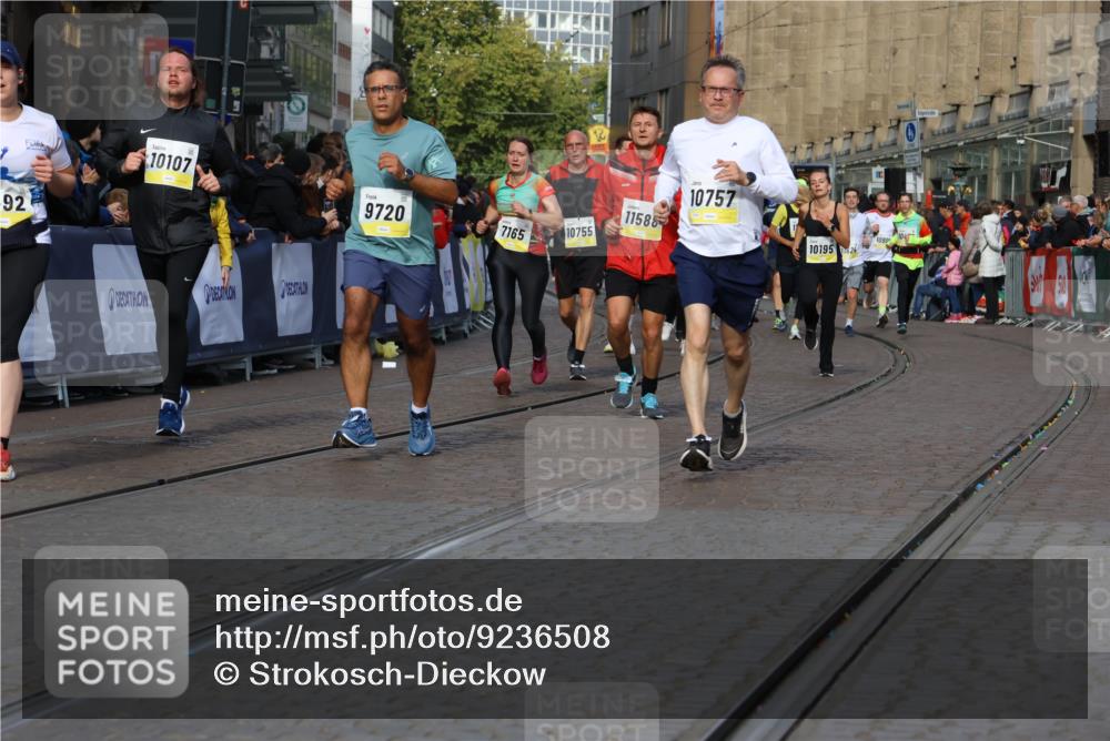 05.10.2025 - 20. swb-Marathon Bremen Strokosch-Dieckow http://msf.ph/oto/9236508 05.10.2025 10:55:34 Ziel 7165, 9195, 9197, 9492, 9720, 9856, 10107, 10111, 10195, 10262, 10475, 10745, 10755, 10757, 10909, 11081, 11197, 11588 meine-sportfotos.de