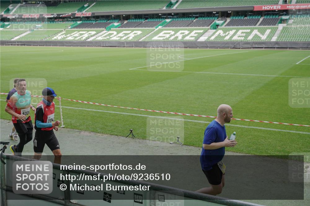 05.10.2025 - 20. swb-Marathon Bremen Michael Burmester http://msf.ph/oto/9236510 05.10.2025 10:32:21 Laufen im Stadion 7165, 7193, 8118, 8326, 8333, 8888, 9176, 9226, 9238, 9256, 9268, 9284, 9313, 9415, 9427, 9436, 9439, 9456, 9494, 9514, 9517, 9548, 9581, 9621, 9701, 9776, 9807, 9830, 9834, 9868, 9871, 9956, 9957, 9985, 10019, 10029, 10038, 10046, 10057, 10064, 10075, 10128, 10206, 10215, 10226, 10242, 10262, 10296, 10310, 10327, 10335, 10369, 10385, 10388, 10416, 10460, 10468, 10487, 10616, 10662, 10785, 9172, 9196, 9457, 9506, 9903, 10014, 10020, 10222, 10719 meine-sportfotos.de
