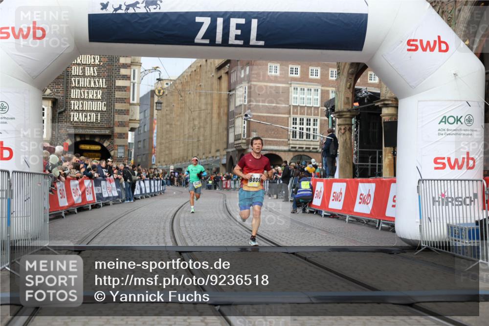 05.10.2025 - 20. swb-Marathon Bremen Yannick Fuchs http://msf.ph/oto/9236518 05.10.2025 10:38:27 Ziel 9809, 11430 meine-sportfotos.de