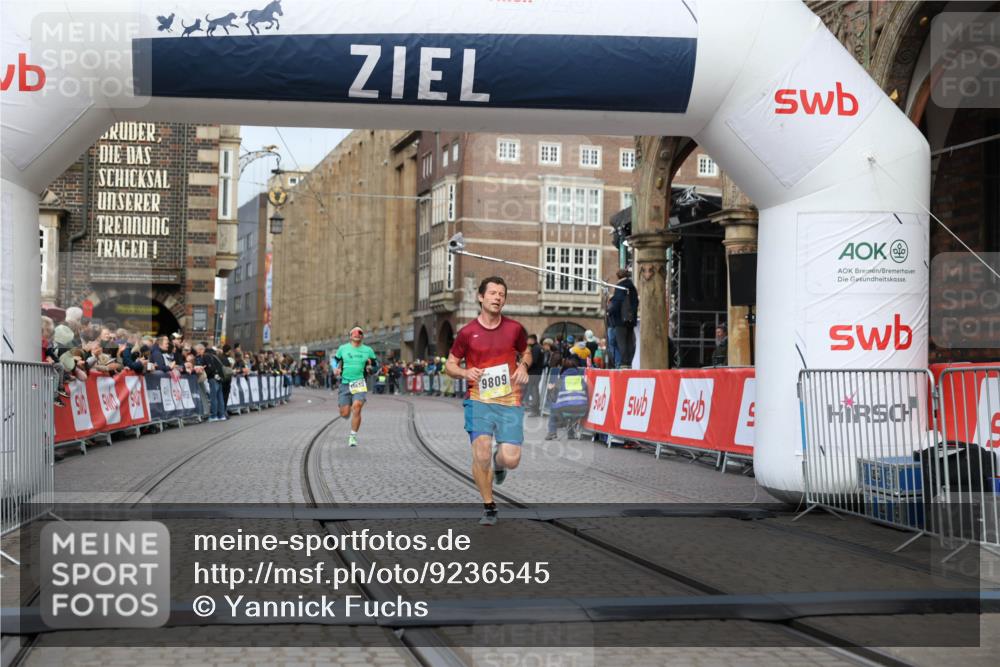 05.10.2025 - 20. swb-Marathon Bremen Yannick Fuchs http://msf.ph/oto/9236545 05.10.2025 10:38:27 Ziel 9809, 11430 meine-sportfotos.de
