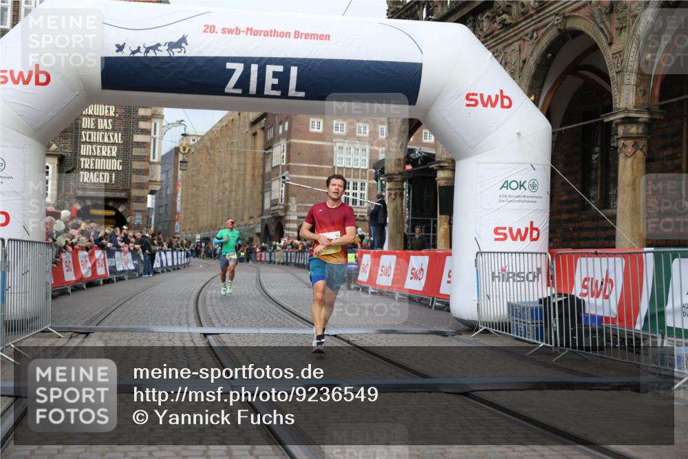 05.10.2025 - 20. swb-Marathon Bremen Yannick Fuchs http://msf.ph/oto/9236549 05.10.2025 10:38:28 Ziel 9809, 11430 meine-sportfotos.de