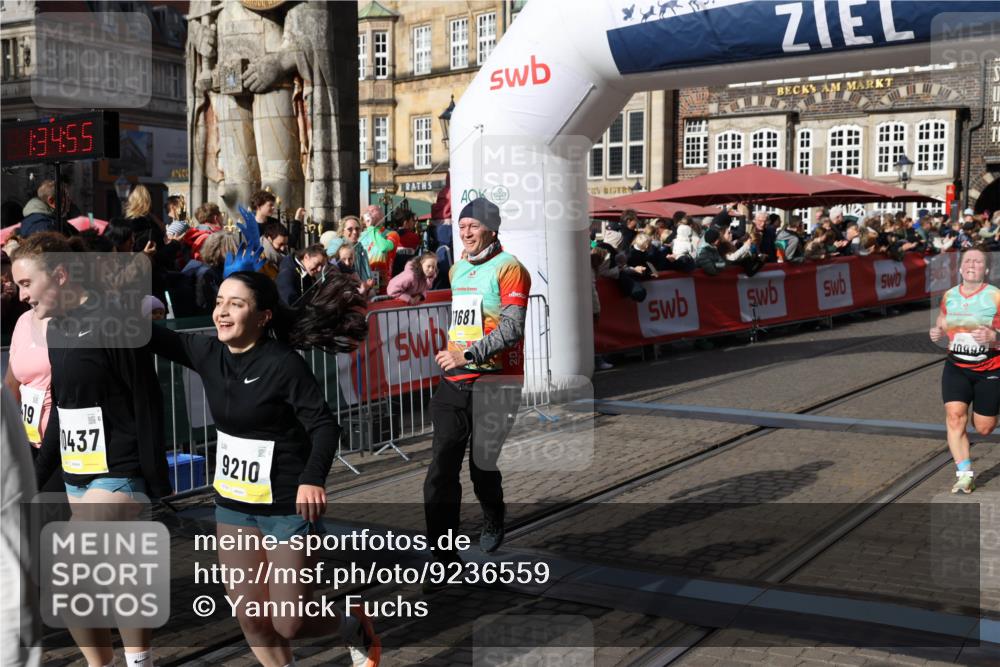05.10.2025 - 20. swb-Marathon Bremen Yannick Fuchs http://msf.ph/oto/9236559 05.10.2025 11:05:45 Ziel 7654, 9210, 9419, 9752, 10426, 10437, 10843, 10844, 10999, 11164, 11604, 11676, 11681 meine-sportfotos.de