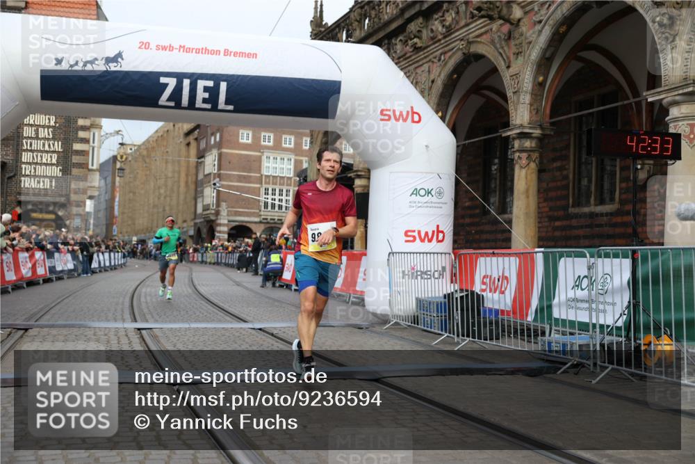 05.10.2025 - 20. swb-Marathon Bremen Yannick Fuchs http://msf.ph/oto/9236594 05.10.2025 10:38:28 Ziel 9809, 11430 meine-sportfotos.de
