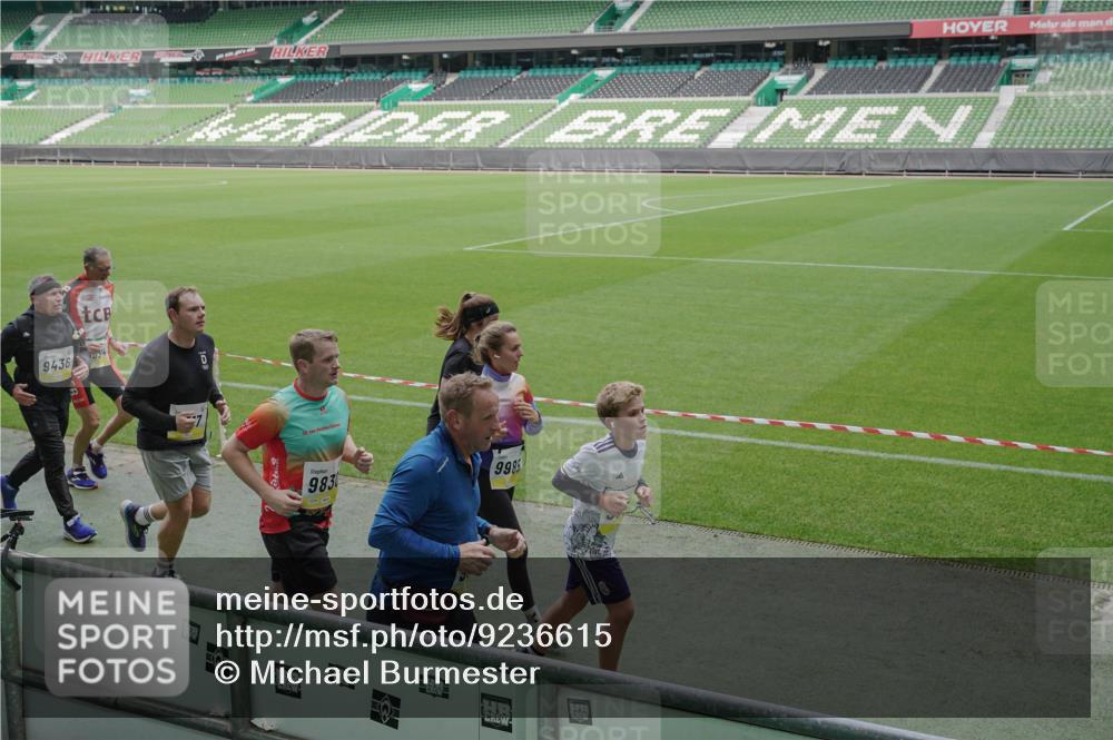 05.10.2025 - 20. swb-Marathon Bremen Michael Burmester http://msf.ph/oto/9236615 05.10.2025 10:32:27 Laufen im Stadion 7165, 7193, 8118, 8326, 8333, 8888, 9176, 9187, 9226, 9238, 9268, 9284, 9313, 9318, 9415, 9427, 9436, 9439, 9456, 9475, 9494, 9514, 9517, 9548, 9621, 9701, 9776, 9807, 9830, 9834, 9868, 9871, 9939, 9956, 9957, 9985, 10007, 10019, 10038, 10046, 10057, 10064, 10075, 10128, 10174, 10215, 10242, 10262, 10326, 10327, 10349, 10369, 10385, 10388, 10416, 10436, 10460, 10468, 10487, 10616, 10662, 10785, 9172, 9196, 9506, 9903, 10014, 10020, 10222, 10719 meine-sportfotos.de