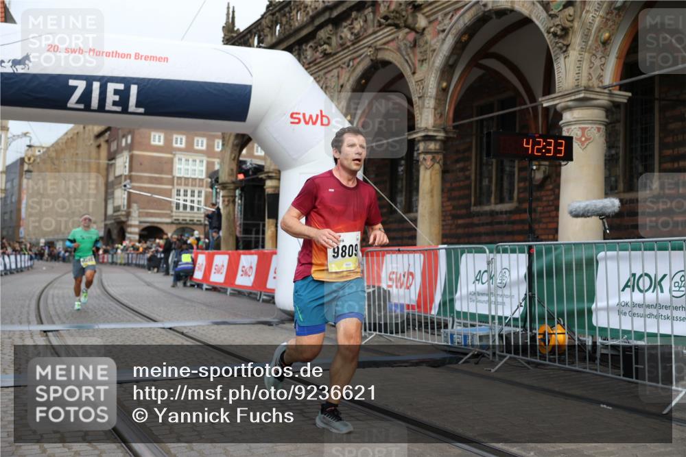 05.10.2025 - 20. swb-Marathon Bremen Yannick Fuchs http://msf.ph/oto/9236621 05.10.2025 10:38:29 Ziel 9809, 11430 meine-sportfotos.de