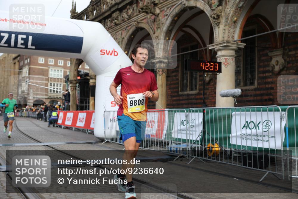 05.10.2025 - 20. swb-Marathon Bremen Yannick Fuchs http://msf.ph/oto/9236640 05.10.2025 10:38:29 Ziel 9809, 11430 meine-sportfotos.de