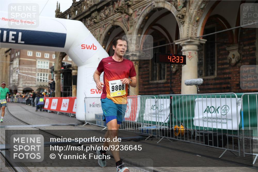 05.10.2025 - 20. swb-Marathon Bremen Yannick Fuchs http://msf.ph/oto/9236645 05.10.2025 10:38:29 Ziel 9809, 11430 meine-sportfotos.de