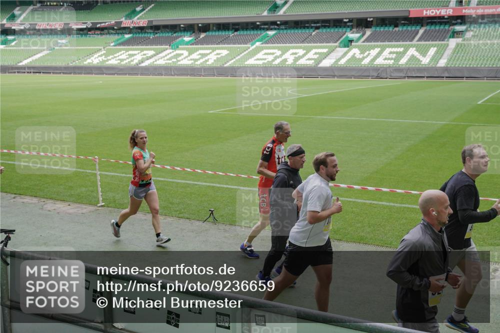 05.10.2025 - 20. swb-Marathon Bremen Michael Burmester http://msf.ph/oto/9236659 05.10.2025 10:32:28 Laufen im Stadion 7165, 7193, 8118, 8326, 8333, 9176, 9187, 9226, 9238, 9268, 9284, 9313, 9318, 9415, 9427, 9436, 9439, 9456, 9475, 9494, 9514, 9517, 9548, 9621, 9701, 9776, 9807, 9830, 9834, 9868, 9871, 9939, 9956, 9957, 9985, 10007, 10019, 10038, 10046, 10057, 10064, 10075, 10128, 10174, 10215, 10242, 10262, 10308, 10309, 10326, 10327, 10349, 10369, 10385, 10388, 10416, 10436, 10460, 10468, 10487, 10616, 10662, 10785, 9506, 9903, 10014, 10020, 10222, 10719 meine-sportfotos.de