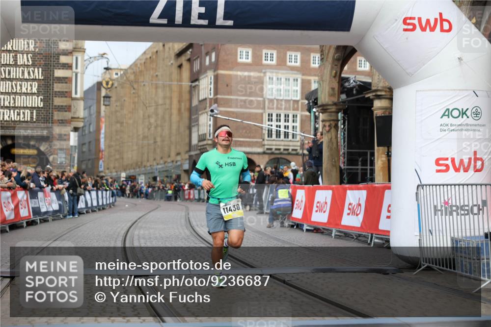 05.10.2025 - 20. swb-Marathon Bremen Yannick Fuchs http://msf.ph/oto/9236687 05.10.2025 10:38:30 Ziel 9809, 11430 meine-sportfotos.de