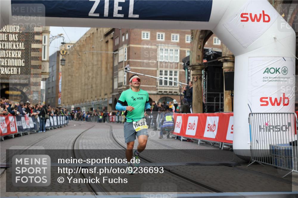 05.10.2025 - 20. swb-Marathon Bremen Yannick Fuchs http://msf.ph/oto/9236693 05.10.2025 10:38:31 Ziel 9809, 11430 meine-sportfotos.de