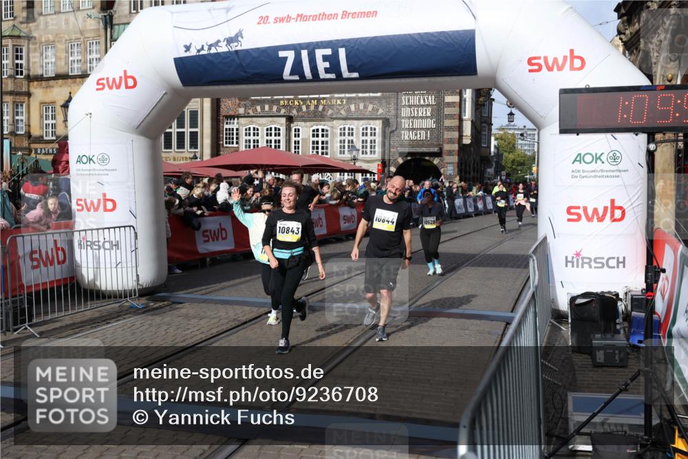 05.10.2025 - 20. swb-Marathon Bremen Yannick Fuchs http://msf.ph/oto/9236708 05.10.2025 11:05:49 Ziel 9335, 9423, 10197, 10529, 10843, 10844, 10999, 11604, 11681 meine-sportfotos.de