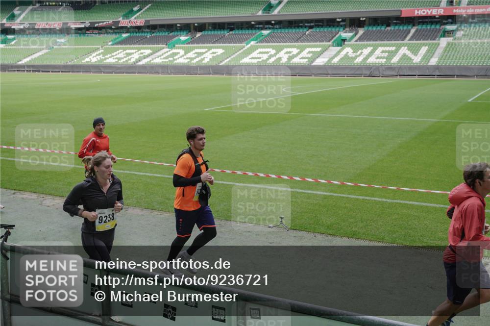 05.10.2025 - 20. swb-Marathon Bremen Michael Burmester http://msf.ph/oto/9236721 05.10.2025 10:32:30 Laufen im Stadion 7165, 7193, 8118, 8326, 8333, 9176, 9187, 9238, 9268, 9284, 9313, 9318, 9407, 9415, 9427, 9436, 9439, 9456, 9475, 9494, 9514, 9517, 9548, 9621, 9650, 9701, 9754, 9776, 9807, 9830, 9834, 9868, 9939, 9956, 9957, 9985, 10007, 10019, 10038, 10046, 10057, 10064, 10075, 10097, 10128, 10174, 10215, 10242, 10262, 10308, 10309, 10326, 10327, 10349, 10369, 10385, 10388, 10416, 10436, 10460, 10468, 10487, 10616, 10662, 10785, 9506, 9903, 10014, 10020, 10719 meine-sportfotos.de