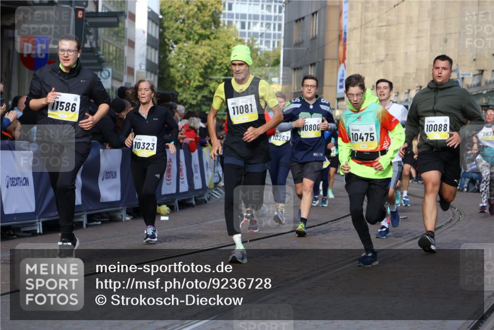 05.10.2025 - 20. swb-Marathon Bremen Strokosch-Dieckow http://msf.ph/oto/9236728 05.10.2025 10:55:41 Ziel 7165, 9195, 9197, 9621, 9882, 10088, 10253, 10287, 10323, 10385, 10475, 10653, 10755, 10800, 10909, 11081, 11249, 11586, 11588, 11624 meine-sportfotos.de