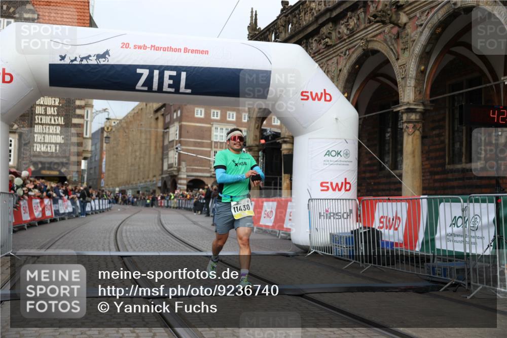 05.10.2025 - 20. swb-Marathon Bremen Yannick Fuchs http://msf.ph/oto/9236740 05.10.2025 10:38:31 Ziel 9809, 11430 meine-sportfotos.de